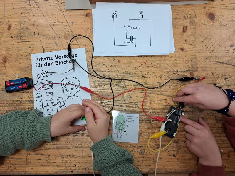 Schülerinnen und Schüler beim Stromtag 2025